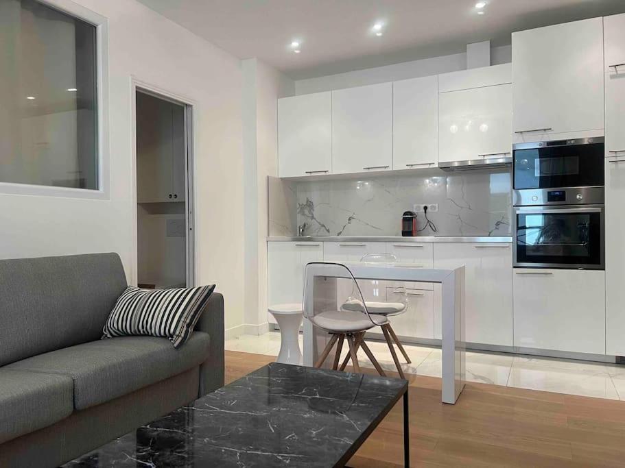 Luxury Appartment, Champs Elysees, Neuf ! Paris Eksteriør billede