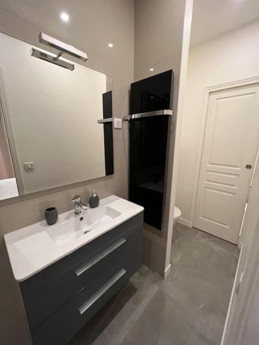 Luxury Appartment, Champs Elysees, Neuf ! Paris Eksteriør billede
