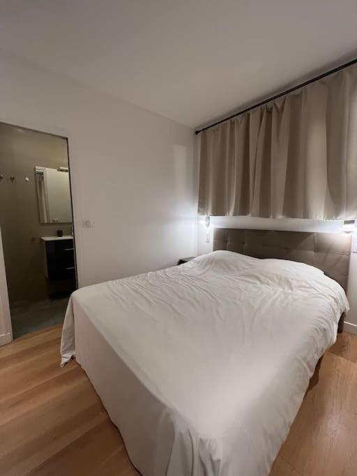 Luxury Appartment, Champs Elysees, Neuf ! Paris Eksteriør billede