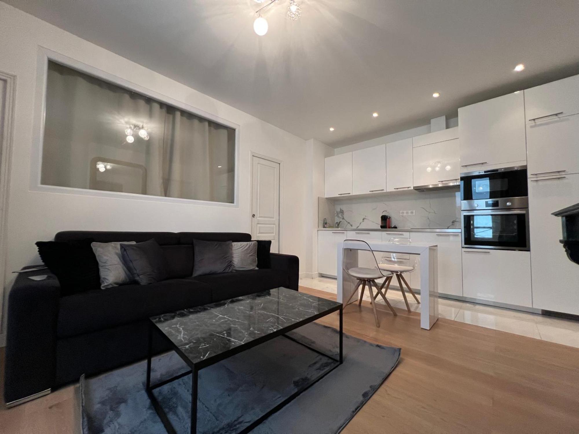 Luxury Appartment, Champs Elysees, Neuf ! Paris Eksteriør billede