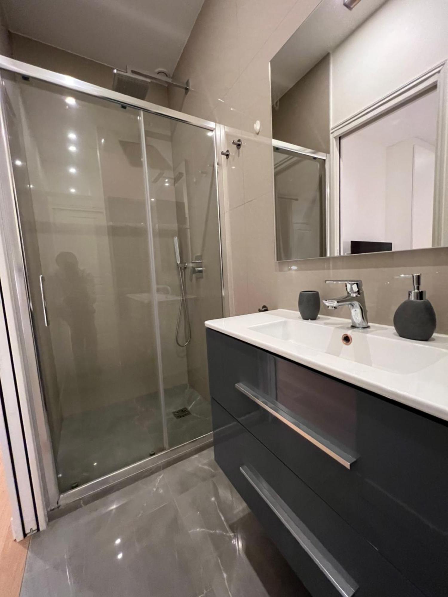 Luxury Appartment, Champs Elysees, Neuf ! Paris Eksteriør billede